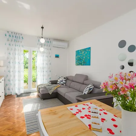 Apartment Agnese2 *